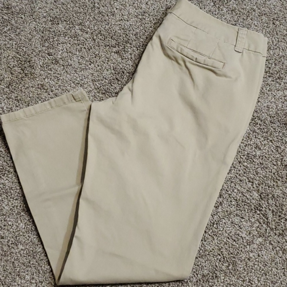Women’s Stylus Khaki Capris 4